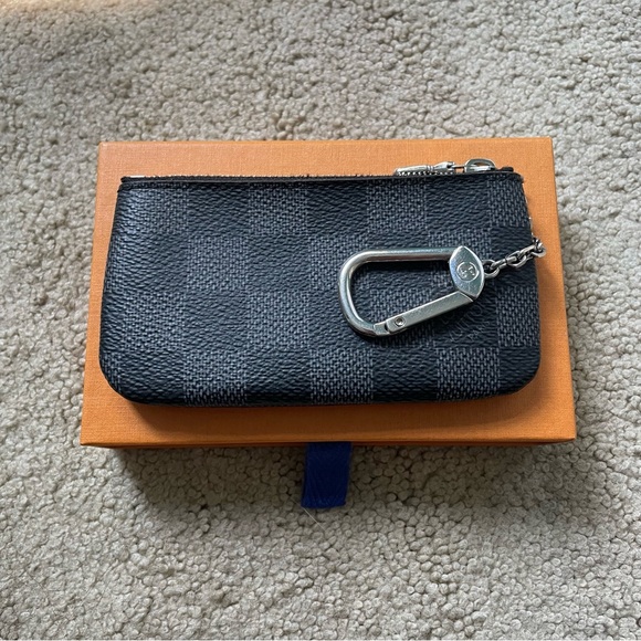 louis vuitton key pouch - Picture 1 of 9